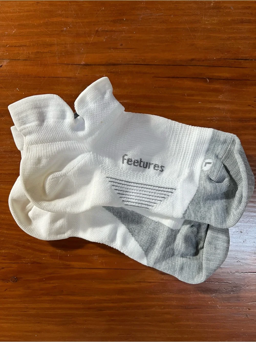 Feetures Elite Ultra Light No Show Tab Running Socks White Gray Size M New
